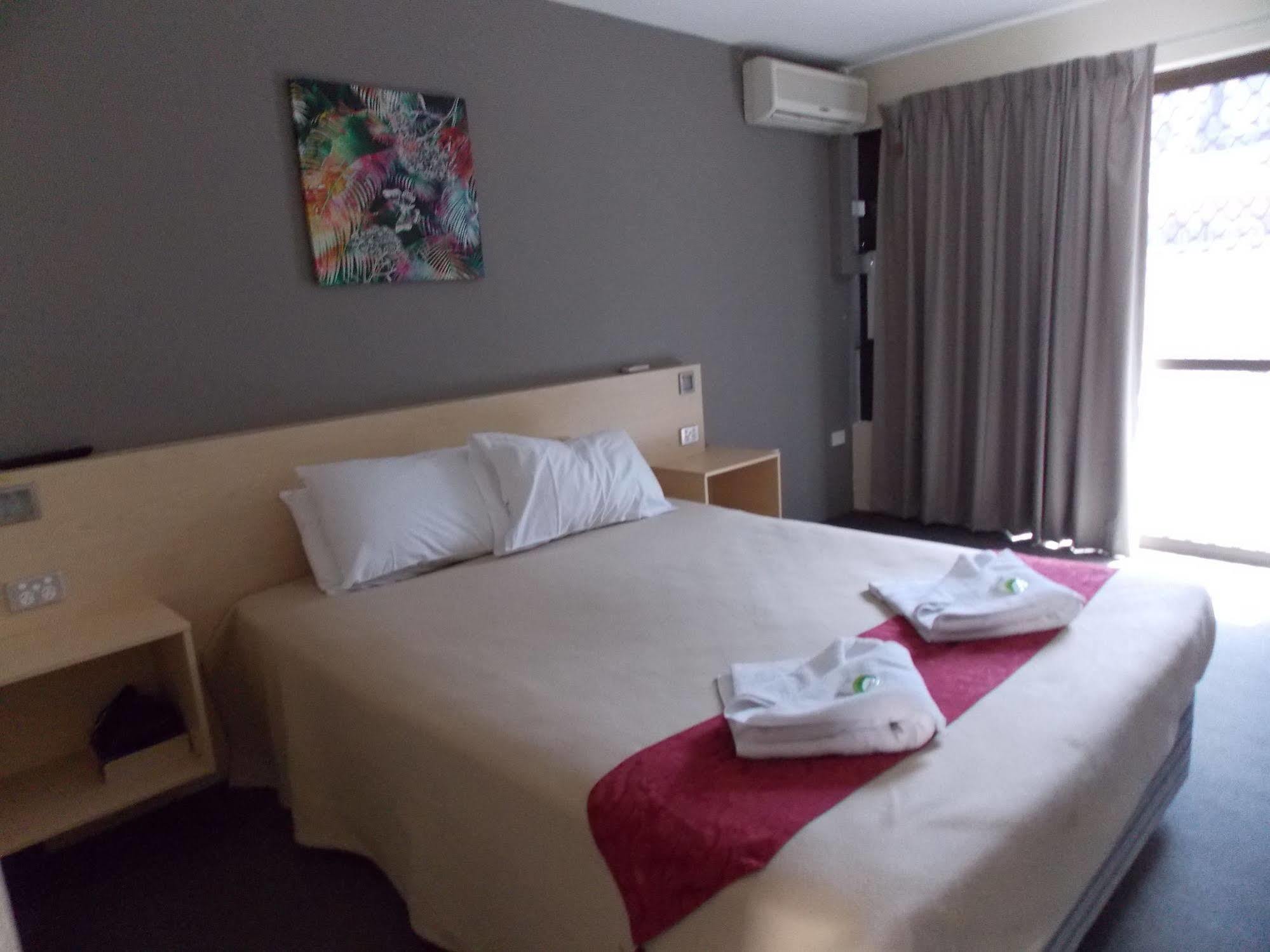 Currimundi Hotel Motel Buitenkant foto