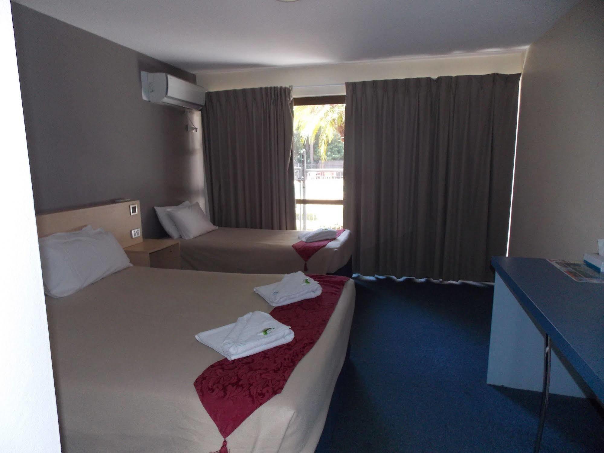 Currimundi Hotel Motel Buitenkant foto